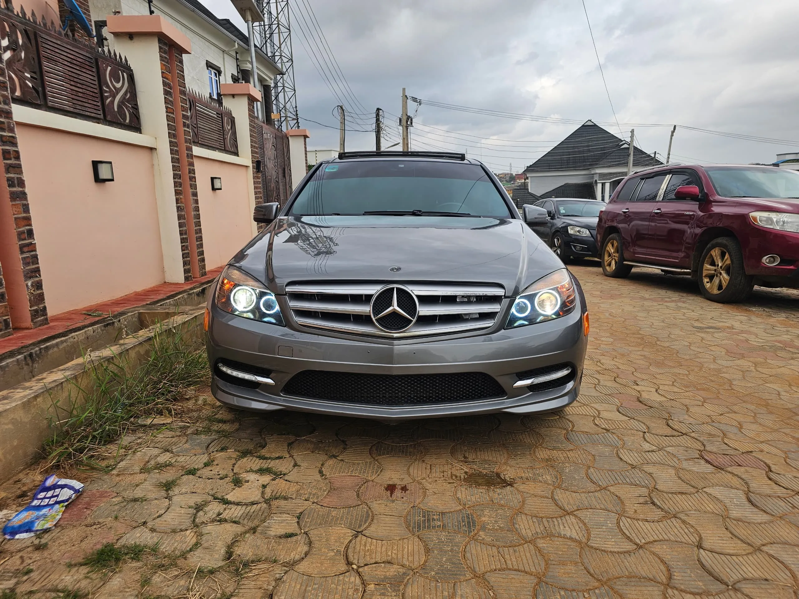 *SUPER DOPE AND EXTREMELY CLEAN WITH FINESSE -REG 2011 MERCEDES BENZ C350 4MATIC*   - FULLEST OPTION